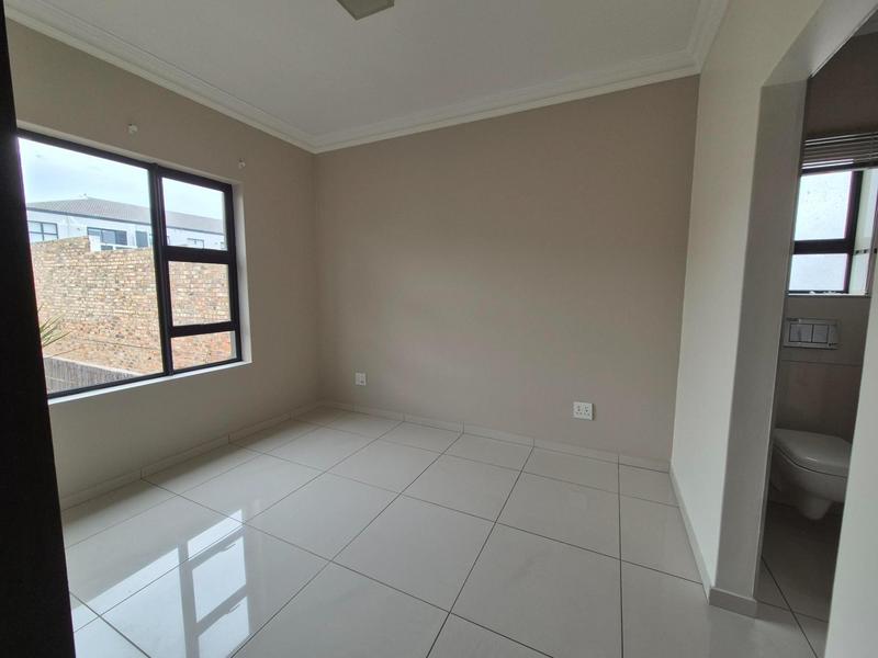 To Let 2 Bedroom Property for Rent in Bloubergrant Western Cape